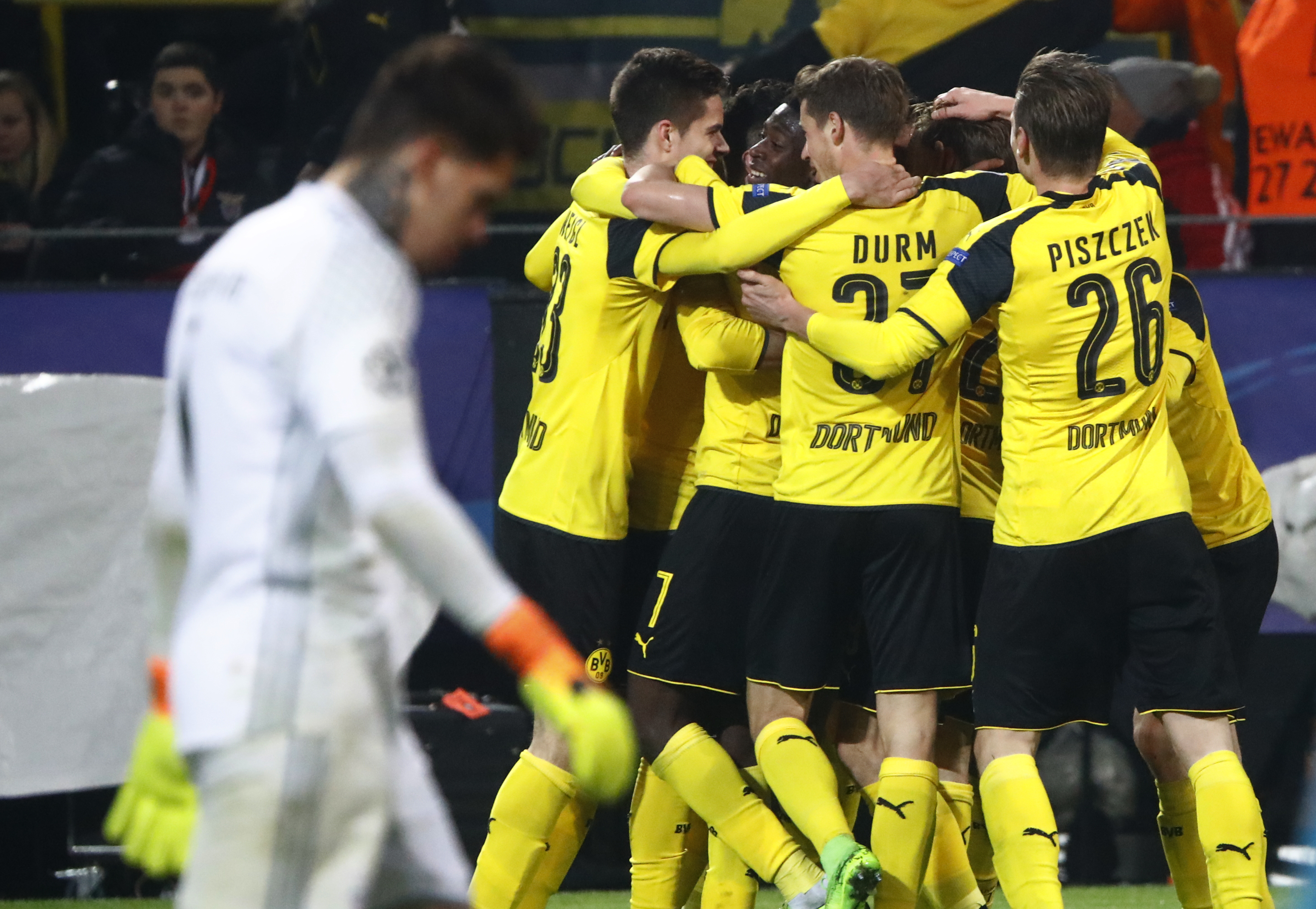 Borussia Dortmund's Pierre-Emerick Aubameyang celebrates scoring their third goal with team mates - 17-CCT51731