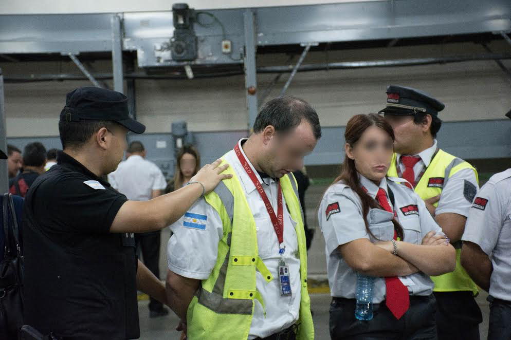 DYN17, BUENOS AIRES 13/03/17, DESBARATAN A UNA BANDA DE �ABREVALIJAS� EN EZEIZA: DETUVIERON A 14 PERSONAS E INCAUTARON OBJETOS DE VALOR, DROGAS Y DINEROFOTO:DYN