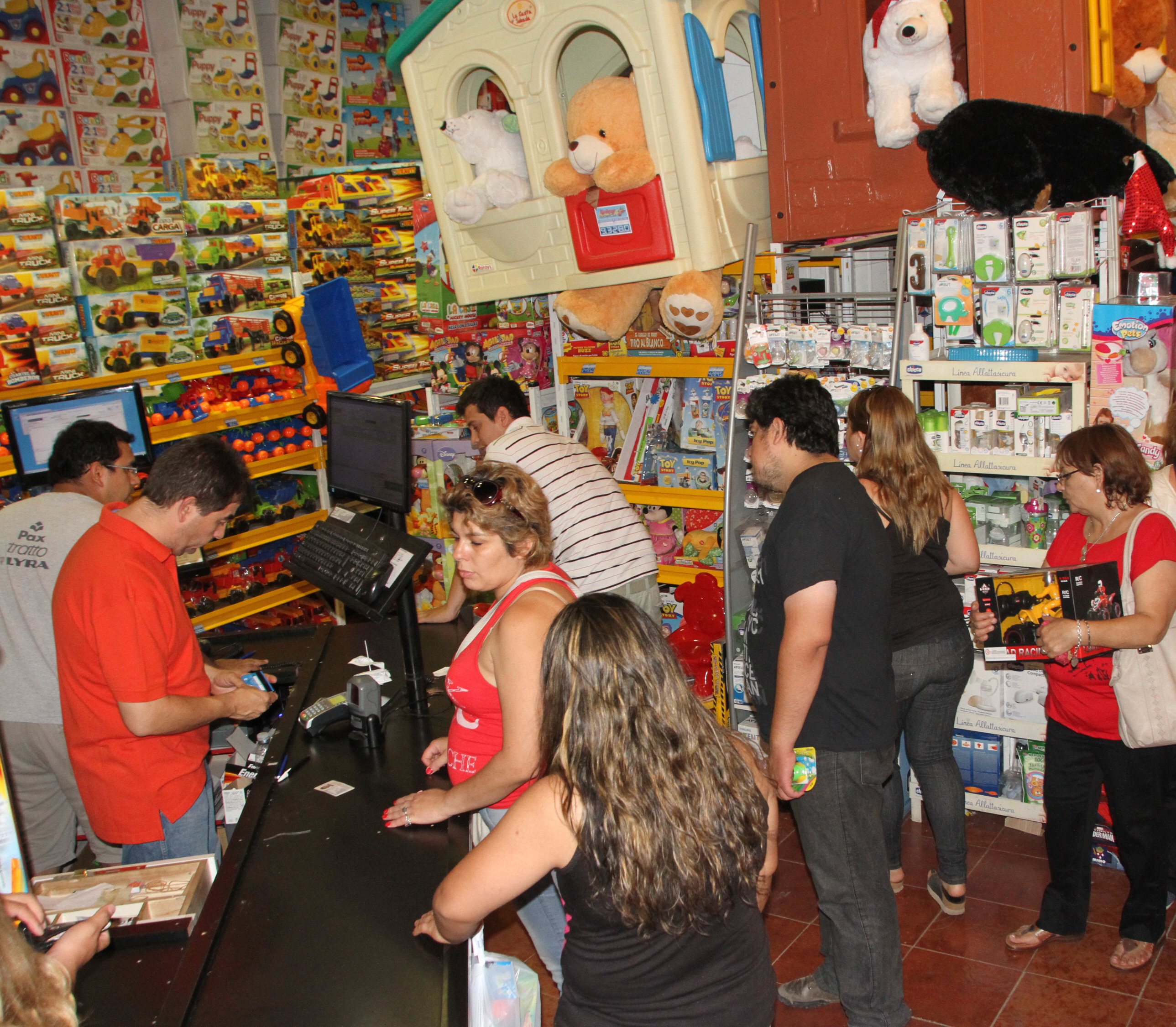 Ejemplo. Las ventas del comercio constituyen una de las actividades gravadas con Ingresos Brutos en San Juan. Como es el sostén de los ingresos locales, en el Gobierno se oponen a modificarlo.