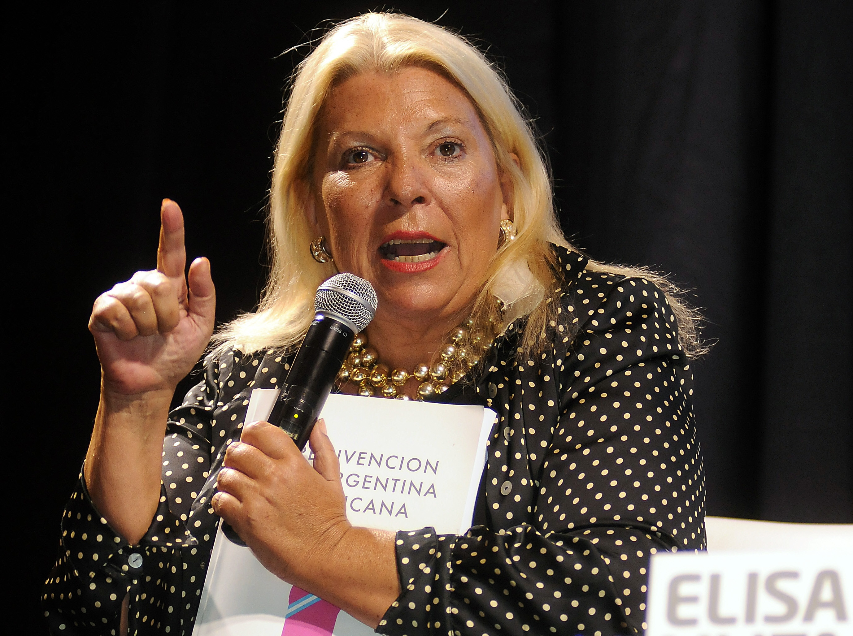 AFIP. Carrió (foto) pide investigar a Lorenzetti por ‘el posible uso extorsivo de su poder en la AFIP (Agencia Federal de Ingresos Públicos) de Santa Fe‘.