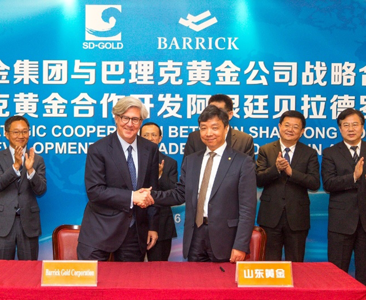 Firma. Ayer a primera hora Barrick avisó que había firmado con una empresa china la venta del 50 por ciento de las acciones de la mina sanjuanina.