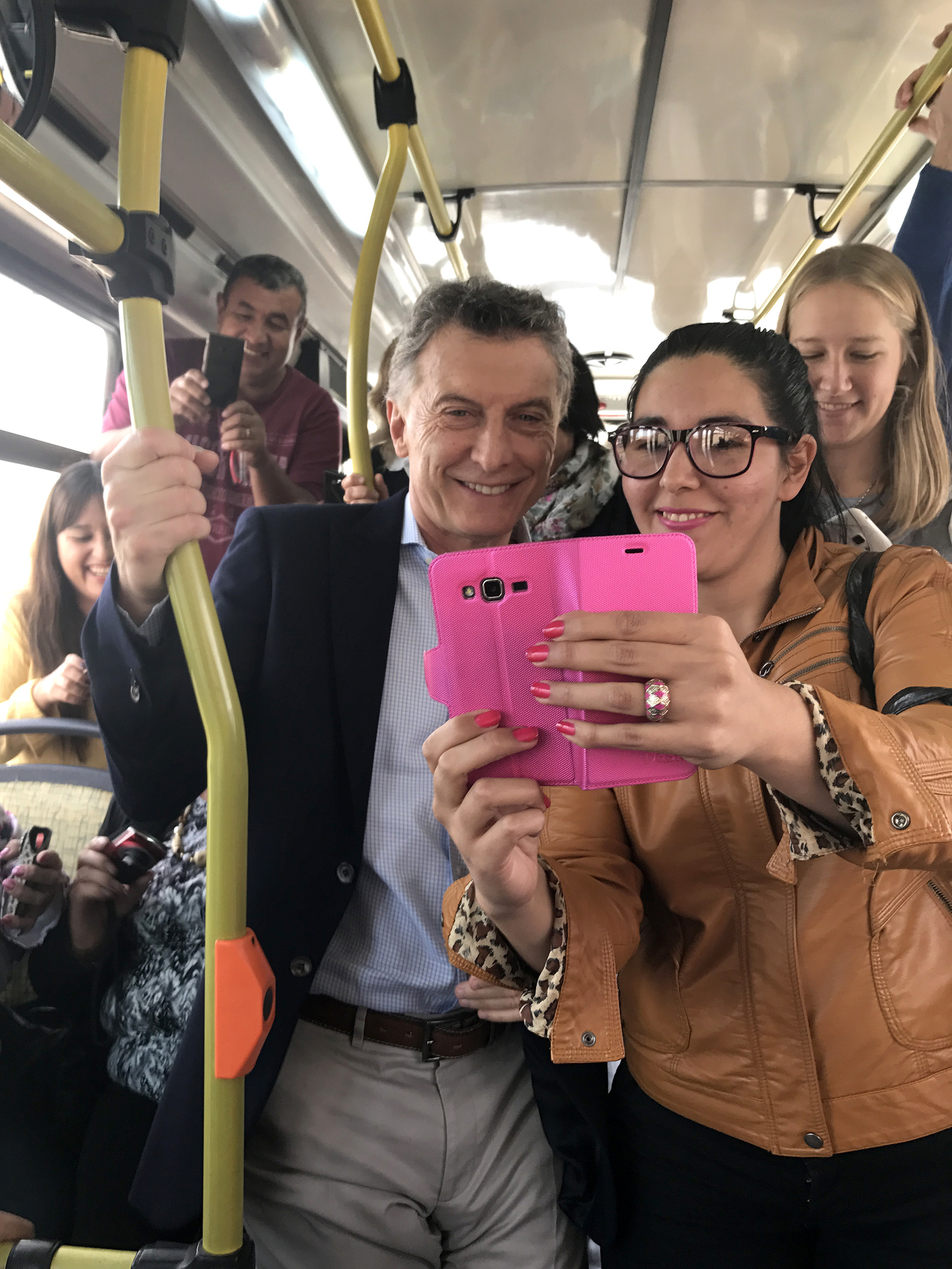 DYN801, BUENOS AIRES 05/05/2017, EL PRESIDENTE MAURICIO MACRI ENCABEZ� EL ACTO DE INAUGURACI�N DEL METROBUS DE LA MATANZA, ACOMPA�ADO POR LA GOBERNADORA MAR�A EUGENIA VIDAL; LA INTENDENTA LOCAL, VER�NICA MAGARIO; EL MINISTRO DE TRANSPORTE, GUILLERMO DIETRICH Y EL SECRETARIO GENERAL DE LA PRESIDENCIA, FERNANDO DE ANDREIS.FOTO:DYN/PRESIDENCIA.