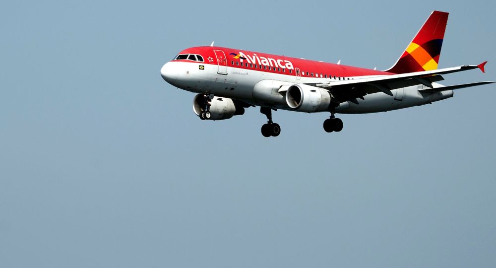 zzzzinte1(FILES) This file photo taken on August 19, 2015 shows an Avianca airliner landing in the Santos Dumont airport (not framed) in Rio de Janeiro, Brazil.Colombian airline Avianca suspended flights to Venezuela, after an incident with a Venezuelan Air Force air plane. The airliner AVA011 that overflown Venezuelan territory, detected another air plane flying in a short distance, forcing Colombia's government to ask Venezuela's for explanations.  / AFP PHOTO / Vanderlei ALMEIDAzzzz