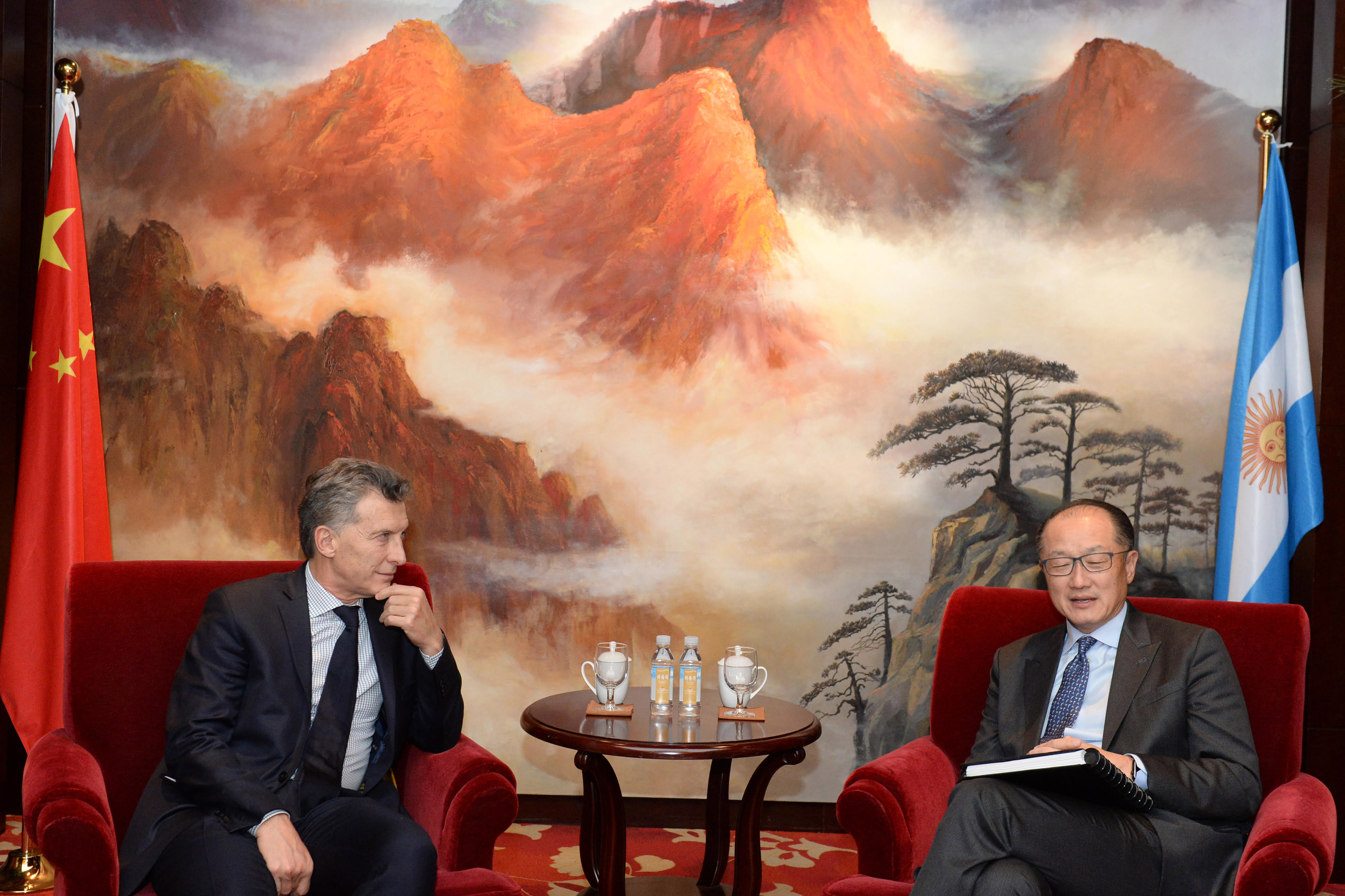 Télam, 15/05/2017 Beijing - China El presidente Mauricio Macri se reunió con el títular del Banco Mundial Jim Yong Kim.  Foto: Presidencia