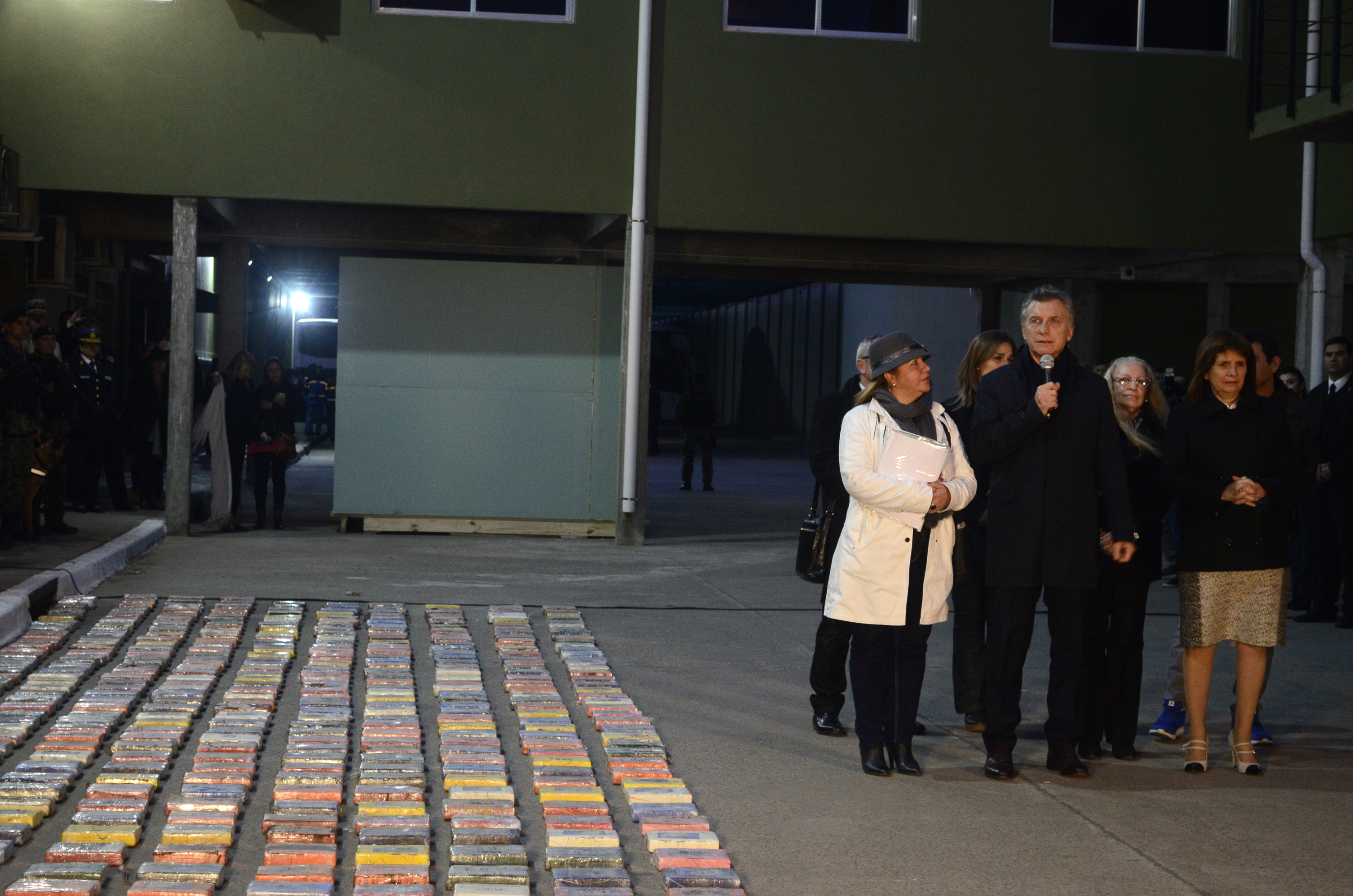 DYN55, BUENOS AIRES 18/07/2017, EL PRESIDENTE MAURICIO MACRI ENCABEZ� HOY, EN EL EDIFICIO CENTINELA, EL OPERATIVO DE INCINERACI�N DE LAS DOS TONELADAS DE DROGA INCAUTADA EN EL OPERATIVO BOBINAS BLANCAS, EL M�S IMPORTANTE DE LOS �LTIMOS 25 A�OS.FOTO:DYN/JAVIER BRUSCO. DYN55, BUENOS AIRES 18/07/2017, EL PRESIDENTE MAURICIO MACRI ENCABEZ� HOY, EN EL EDIFICIO CENTINELA, EL OPERATIVO DE INCINERACI�N DE LAS DOS TONELADAS DE DROGA INCAUTADA EN EL OPERATIVO BOBINAS BLANCAS, EL M�S IMPORTANTE DE LOS �LTIMOS 25 A�OS.FOTO:DYN/JAVIER BRUSCO.