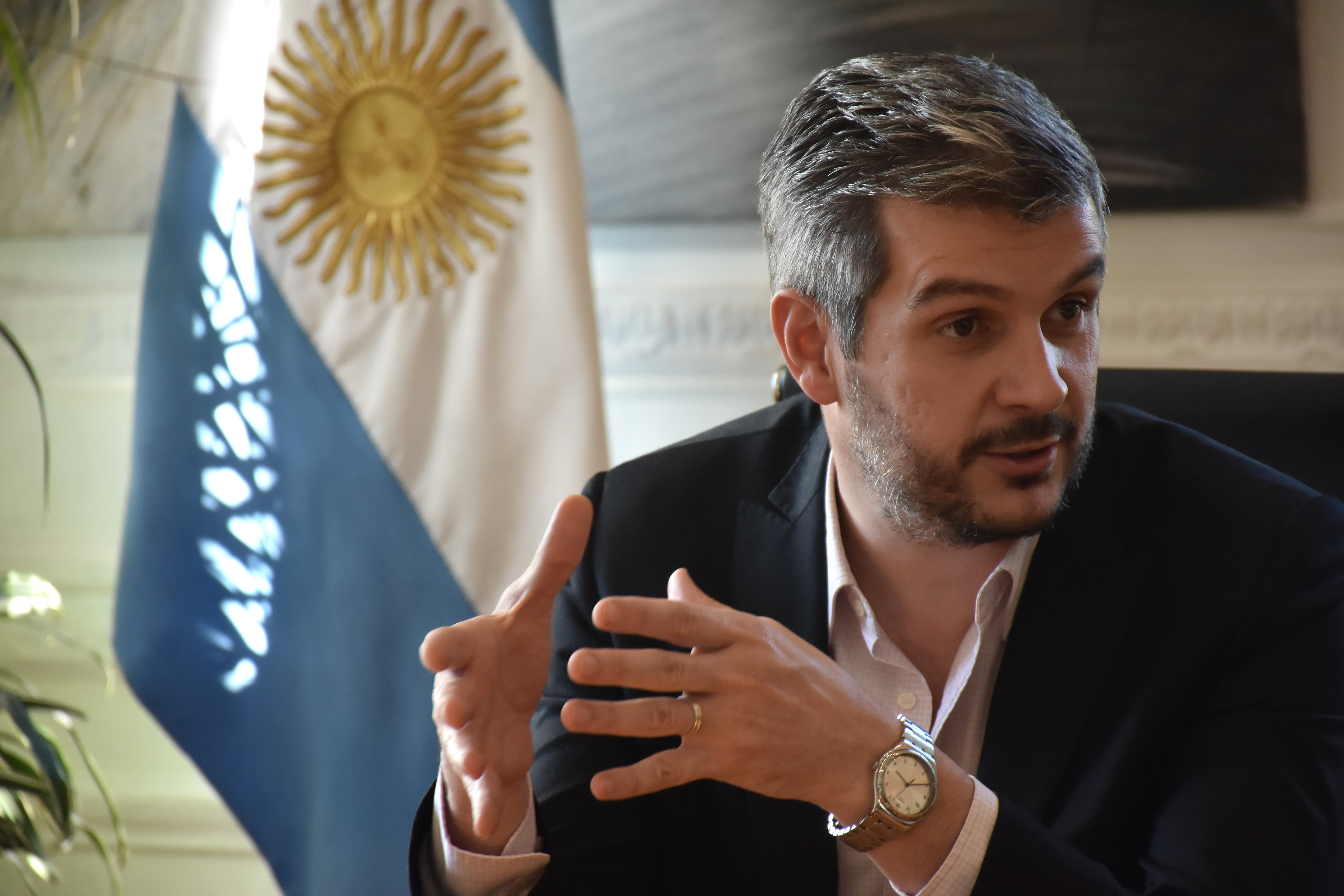 DYN62, BUENOS AIRES 16/08/2017, FOTOGRAFIA DEL JEFE DE GABINETE, MARCOS PE�A, QUE ACOMPA�A ENTREVISTA CON LA AGENCIA DYN.FOTO:DYN/CARLOS GRECO.