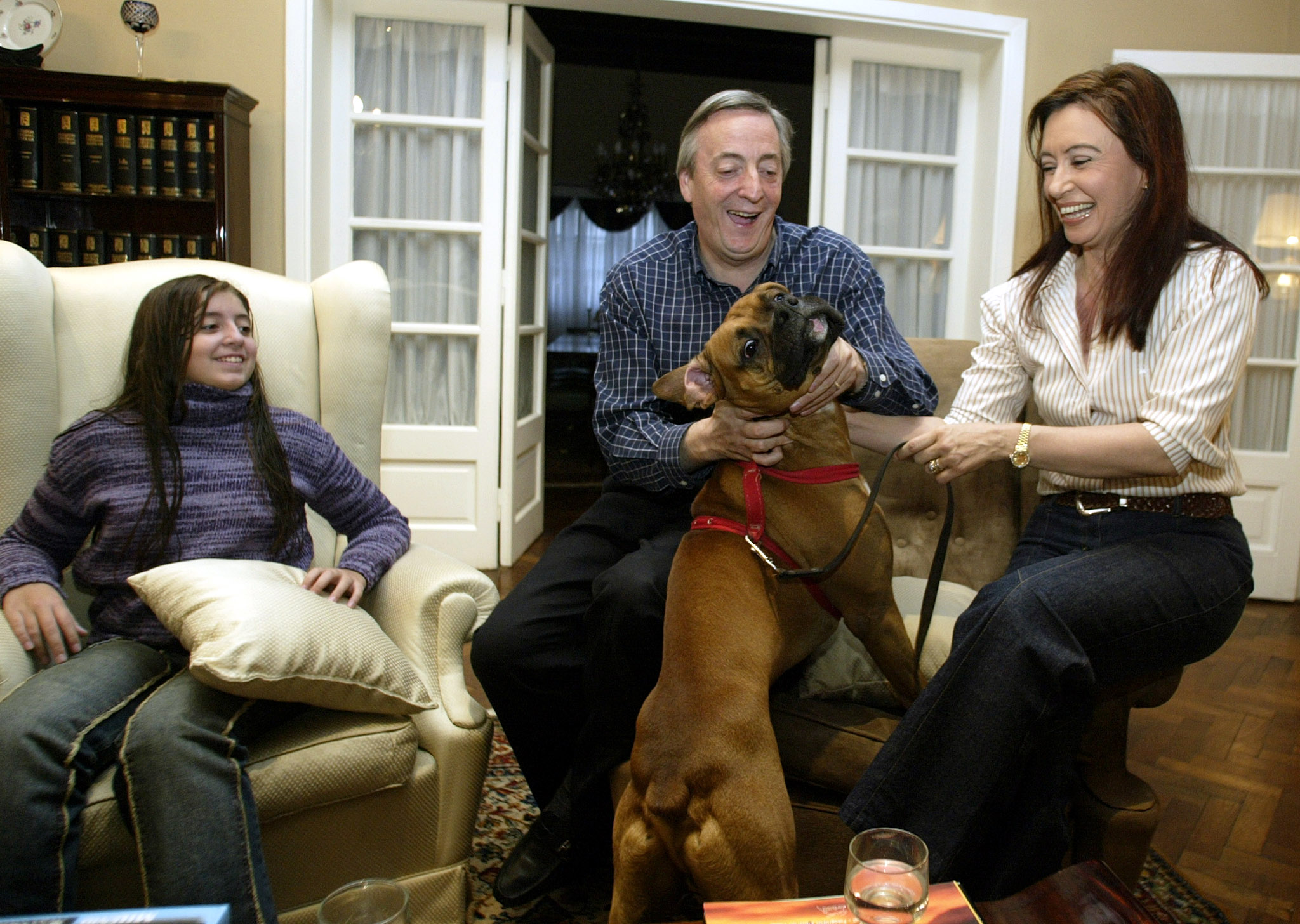 ARGENTINE PRESIDENTIAL CANDIDATE KIRCHNER AT HIS HOME - 0