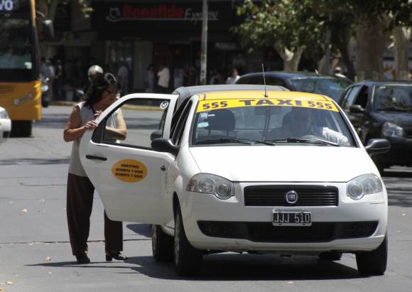 PARA TAXIS. Los primeros usuarios de las cámaras serán los taxistas. Es porque son los que están autorizados a levantar pasajeros en la calle. 