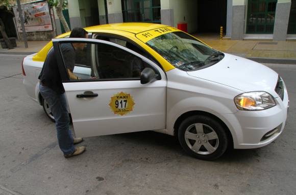 Negociaciones. Hay 1.000 taxis habilitados que regularmente recorren las calles sanjuaninas. En las cámaras que nuclean a los propietarios dicen que miércoles o jueves se reunirán con el Gobierno para ver los números.