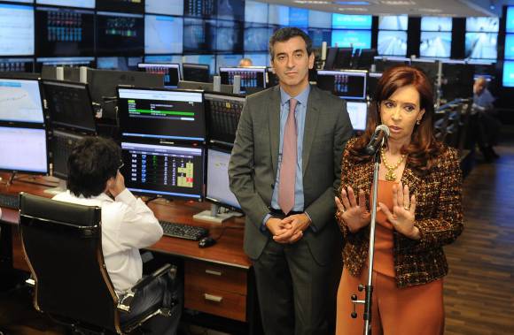 Recorrida. Cristina, acompañada de Randazzo, visitó las nuevas instalaciones y resaltó la importancia del Centro de Monitoreo.