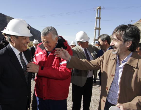 El sanjuanino Hernán Vera, vicepresidente de Yamana en Gualcamayo, acompañó a Gioja y Mayoral en toda la visita al campamento minero.