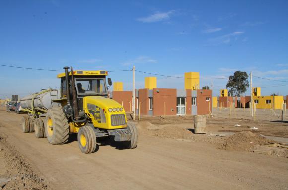 Cálculos. Construir una vivienda Procrear de tres dormitorios con una superficie total de 78 metros cuadrados tiene actualmente un costo sin incluir el valor del terreno de casi 823.000 pesos.